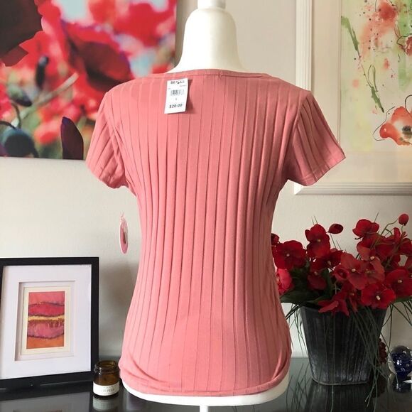 ⭐️ 3 for $30 Full Circle Trends Pink Scoop Neck with Buttons Down the Front - Picture 3 of 8